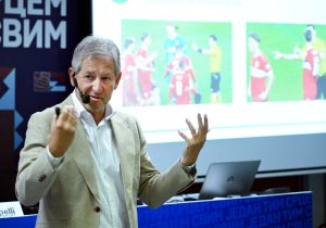 De Bleker: “Počastvovan sam što mogu da sarađujem sa Fudbalskim savezom Srbije i srpskim sudijama”