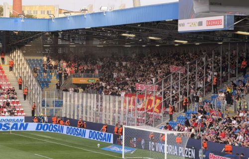 Delije u Plzenju odale počast Ratku Mladiću: "Generale, večna slava i hvala" (FOTO)