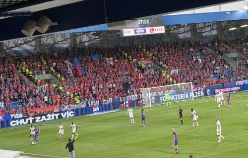 "Kosovo - Srbija! Nema predaje!" Česi oduševili navijače Zvezde na stadionu (VIDEO)