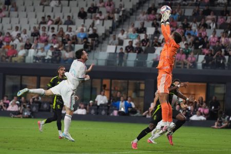 MLS u znaku fudbalskih velikana: Mesi dobio ovacije, Levandovski golovima pokazao klasu (VIDEO)