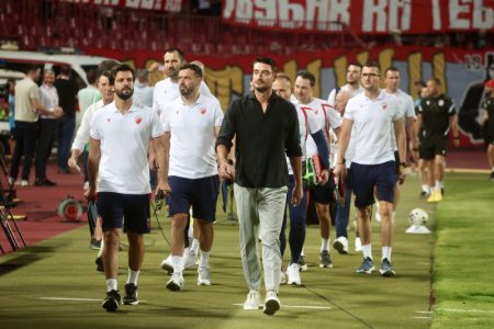Prvi prvenstveni izazov za Rijeru: Zvezda protiv Čukaričkog brusi formu za revanš protiv Viktorije