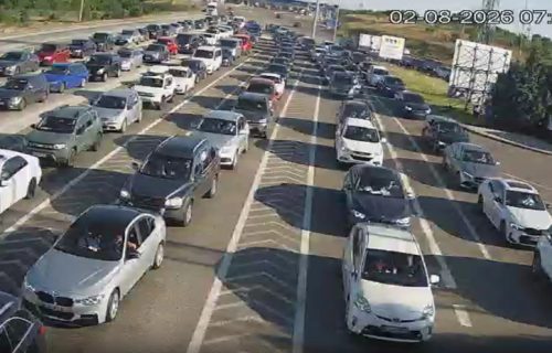 Stvaraju se velike gužve: AMSS objavio kolika su zadržavanja na prelazima, pred nama pik letnje sezone