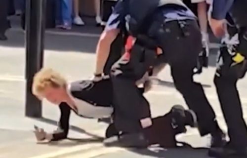 Zaplenjene makaze od mentalno labilne žene u Londonu: Britanska policija otkrila detalje napada (VIDEO)
