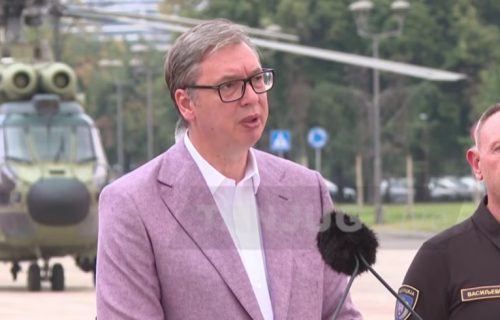 (UŽIVO) Vučić se obratio na dočeku pripadnika Sektora za vanredne situacije: "Hvala vam, štitili ste ljudski život" (VIDEO)