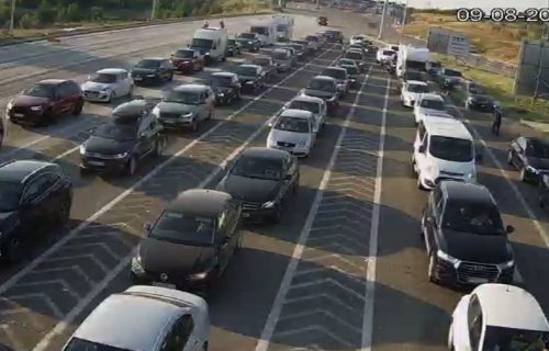 Stanje na granicama: Zadržavanja od 30 do 90 minuta, na auto-putevima kroz Srbiju bez zastoja