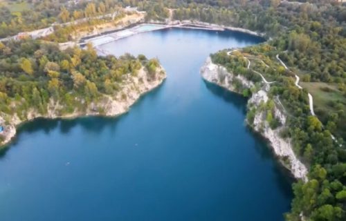 Poljski “Maldivi“ kriju tajnu: Nekadašnji kamenolom danas izgleda kao tropski raj (VIDEO)