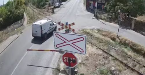 (VIDEO) Glava se gubi zbog minuta žurbe: Jezivi prizori u Železniku, vozači svesno idu u smrt