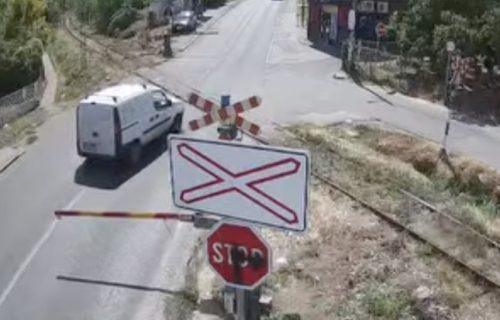 (VIDEO) Glava se gubi zbog minuta žurbe: Jezivi prizori u Železniku, vozači svesno idu u smrt