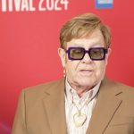 Elton Džon šokirao svojom idejom: Pretvorio deo kolena u nakit,vredan pažnje