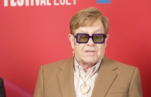 Elton Džon šokirao svojom idejom: Pretvorio deo kolena u nakit,vredan pažnje