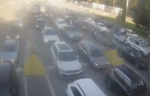 Vozači, oprez na Gradini: Na ulazu u zemlju zadržavanje 60 minuta, auto-putevi prohodni