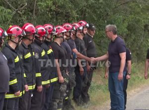 (UŽIVO) Vučić obilazi Deliblatsku peščaru: “Razmere uništenja su velike, tri vatrogasca jedva preživela” (VIDEO)
