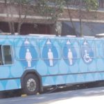 Autobusi kao oaza dostojanstva: Stari gradski autobusi pretvoreni u mobilne tuševe za beskućnike
