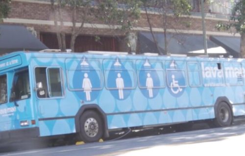 Autobusi kao oaza dostojanstva: Stari gradski autobusi pretvoreni u mobilne tuševe za beskućnike