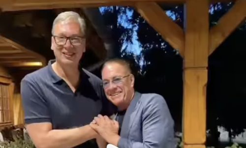 Vučić ugostio Žan-Kloda van Dama: “Nisam tražio špagu, a u obaranju ruke sam izgubio”