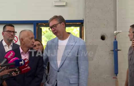 (UŽIVO) Vučić u obilasku preduzeća “Krušik-Plastika”: “Naš je cilj da imate što više zaposlenih” (VIDEO)