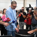 (UŽIVO) Vučić u obilasku preduzeća "Krušik-Plastika": "Naš je cilj da imate što više zaposlenih" (VIDEO)