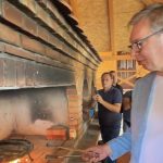 Predsednik se oprobao u pečenju ribe i otkrio koja mu je omiljena: "Nisam baš tako vičan" (VIDEO)
