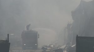 Veliki požar progutao market u Vršcu: Vatra uništila veći deo objekta, pričinjena ogromna šteta
