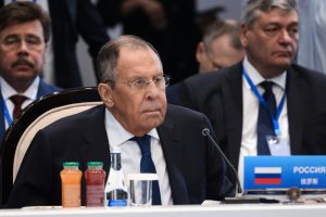 Lavrov o Vučiću: “On je iskusan političar, hrabro trpi pritisak”