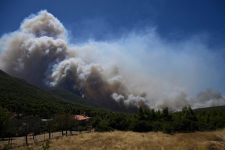 Megapožar bukti kod Atine: Više od 100 kuća izgorelo, širi se na tri fronta (FOTO+VIDEO)