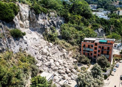 Snažan zemljotres jačine 7,7 Rihtera pogodio Indoneziju: Najmanje petoro mrtvih na ostrvu Flores