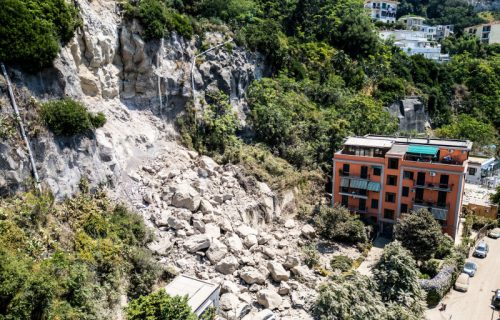 Snažan zemljotres jačine 7,7 Rihtera pogodio Indoneziju: Najmanje petoro mrtvih na ostrvu Flores