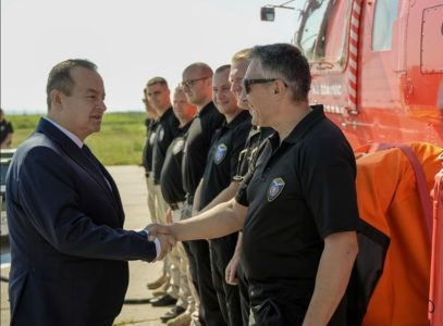 “Snaga u vazduhu, ponos na zemlji”: Dačić čestitao slavu Helikopterskoj jedinici MUP-a (FOTO)