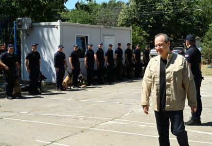 Dačić obišao elitnu jedinicu MUP-a: Psi tragači su naši heroji iz senke, sledi obnova baze