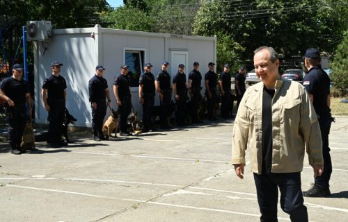 Dačić obišao elitnu jedinicu MUP-a: Psi tragači su naši heroji iz senke, sledi obnova baze