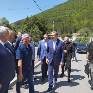 Vučić o pritisku na Srbe: “Ničija, pa ni onih koji danas terorišu naš narod na KiM, nije do zore gorela”