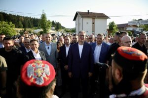 Vučić: Gde god naš narod živi, naša je obaveza da budemo uz njega