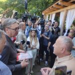 Vučić posetio porodičnu kuću u Čipuljiću: Detinjstvo i uspomene uče nas da ne zaboravimo odakle smo