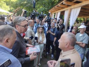 Vučić posetio porodičnu kuću u Čipuljiću: Detinjstvo i uspomene uče nas da ne zaboravimo odakle smo