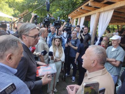 Vučić posetio porodičnu kuću u Čipuljiću: Detinjstvo i uspomene uče nas da ne zaboravimo odakle smo