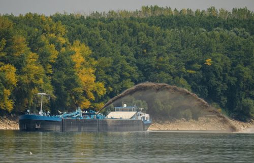 Rumunija potopila tri od četiri barže na Dunavu zbog niskog vodostaja