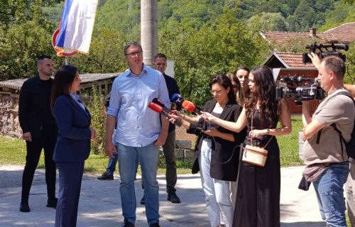(UŽIVO) Vučić stigao u selo Jezero: "Ovde nam je prirodni priraštaj najveći u čitavoj Srpskoj" (VIDEO)