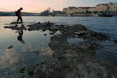 Alarm na Dunavu: Mađarska potapa barže kako bi sprečila gašenje nuklearke Pakš