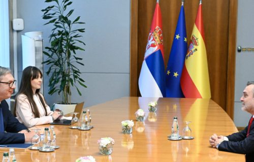 Vučić primio u oproštajnu posetu ambasadora Španije Huana Hosea Sansa Aparisija