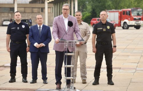 Vučić se obratio na dočeku pripadnika Sektora za vanredne situacije: "Hvala vam, štitili ste ljudski život" (VIDEO)