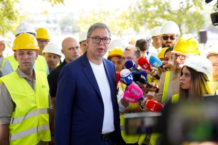 Vučić o situaciji sa požarima: “Stambena naselja nisu ugrožena, svaka čast vatrogascima”