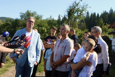 Nemojte da mi delite ljude po veri, za mene su svi građani jednaki: Predsednik reagovao na diskriminaciju