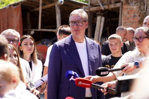 “Država će pomagati i posle četvrtog deteta”: Vučić najavio nove mere za velike porodice