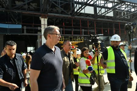 Vučić najavio: “Do Nove godine pruga od Ekspa do aerodroma, krajem avgusta se otvara fabrika robota”