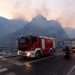Apokalipsa u Omišu: Izgorele kuće i automobili, pronađeno telo, ljudi bežali pred vatrom