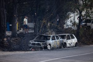 Bračni par iz Kragujevca bežao od požara u Omišu: Auto im progutala vatra, spas našli kod Hrvata