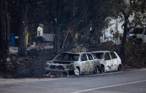 Bračni par iz Kragujevca bežao od požara u Omišu: Auto im progutala vatra, spas našli kod Hrvata
