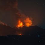 Etna paralisala avio-saobraćaj: Letovi u Kataniji obustavljeni do subote, hiljade putnika pogođeno
