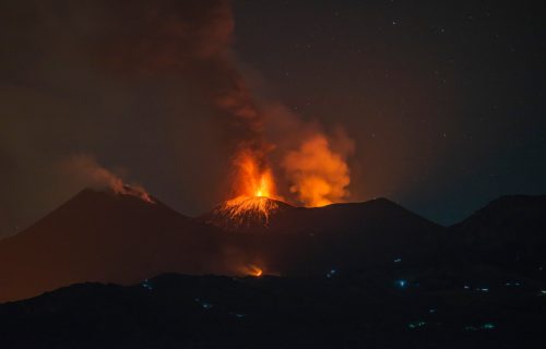 Etna paralisala avio-saobraćaj: Letovi u Kataniji obustavljeni do subote, hiljade putnika pogođeno