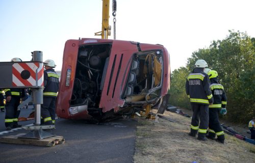 Stravičan udes u Mađarskoj: Veliki broj putnika poginuo kada je pun autobus sleteo u jarak